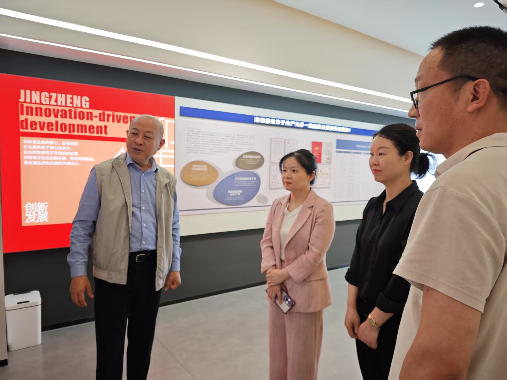 黄副区长来米兰体育-米兰（中国）
走访视察